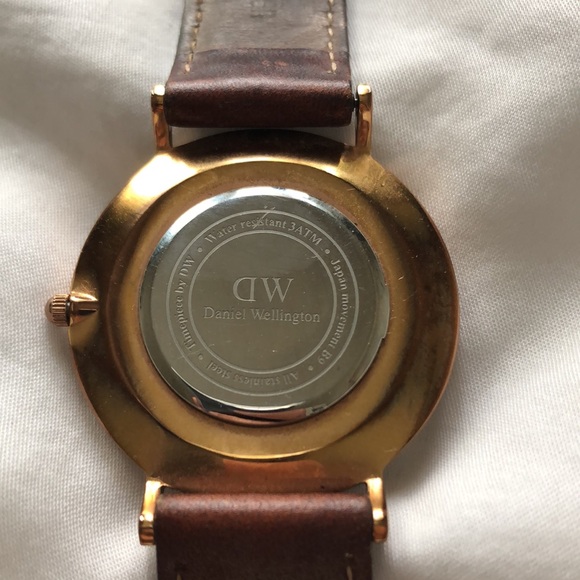 daniel wellington brown analog watch - Picture 4 of 9